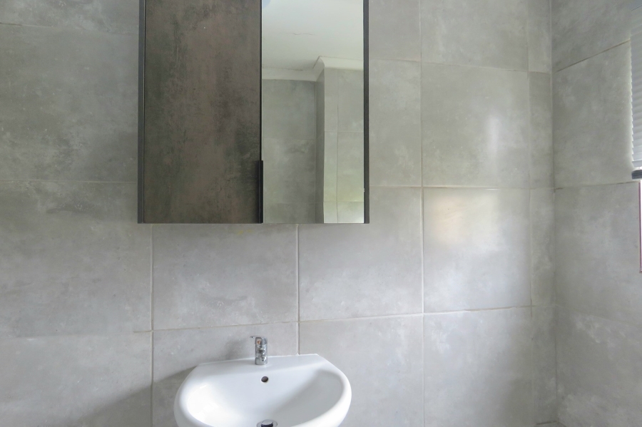 To Let 2 Bedroom Property for Rent in Gordons Bay Central Western Cape